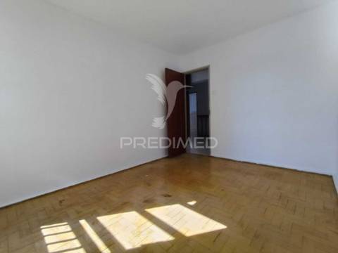 Apartamento t3 com arrecadação