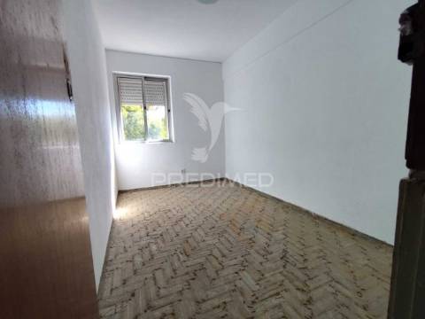 Apartamento t3 com arrecadação