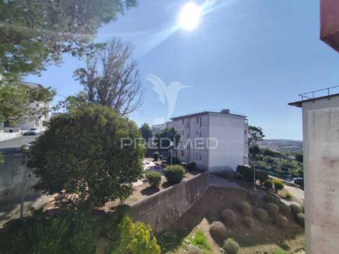Apartamento t3 com arrecadação