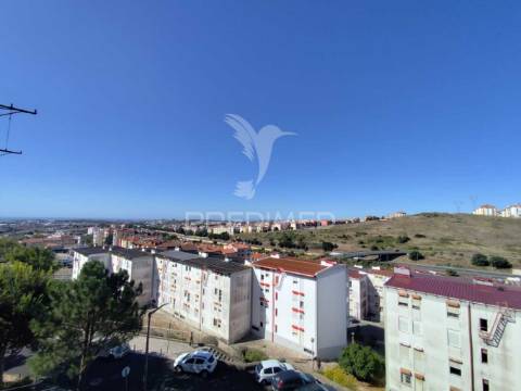 Apartamento t3 com arrecadação