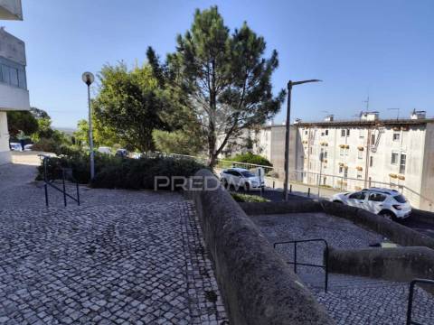 Apartamento t3 com arrecadação
