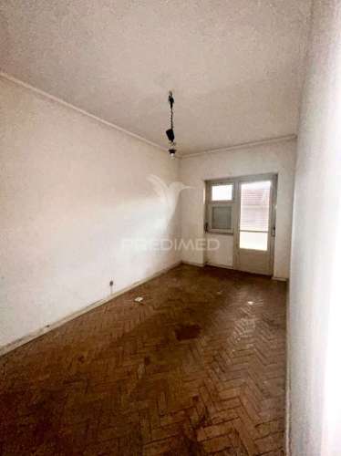 Apartamento t3 à venda na rua rainha dona leonor