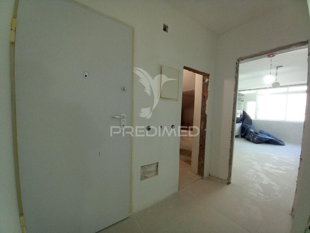 Apartamento t4 remodelado no forte da casa