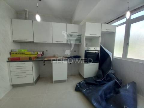 Apartamento t4 remodelado no forte da casa