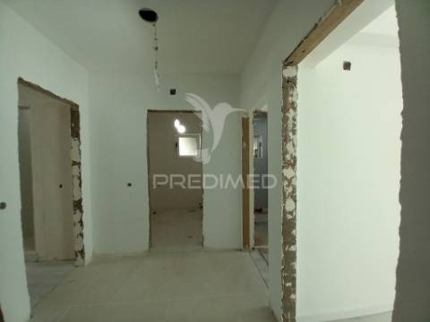 Apartamento t4 remodelado no forte da casa