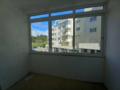 Apartamento t4 remodelado no forte da casa