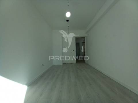 Apartamento t4 remodelado no forte da casa