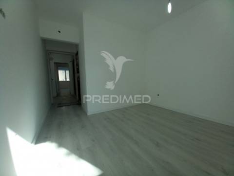 Apartamento t4 remodelado no forte da casa