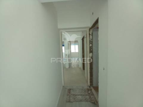 Apartamento t4 remodelado no forte da casa