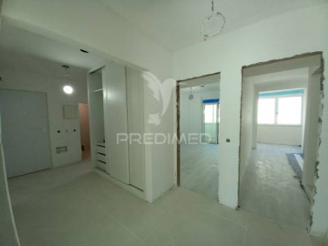 Apartamento t4 remodelado no forte da casa