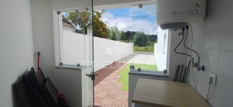 Moradia t2 remodelada em santana da carnota (alenquer)