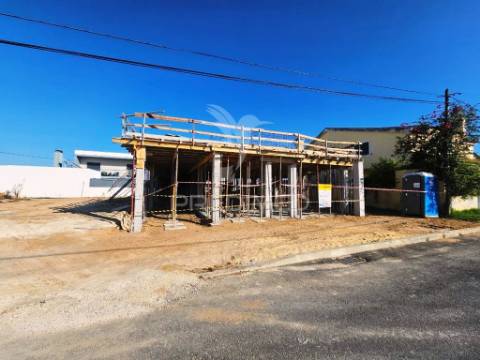 Moradia isolada t4, c/piscina e 2 suites, em fernão ferro
