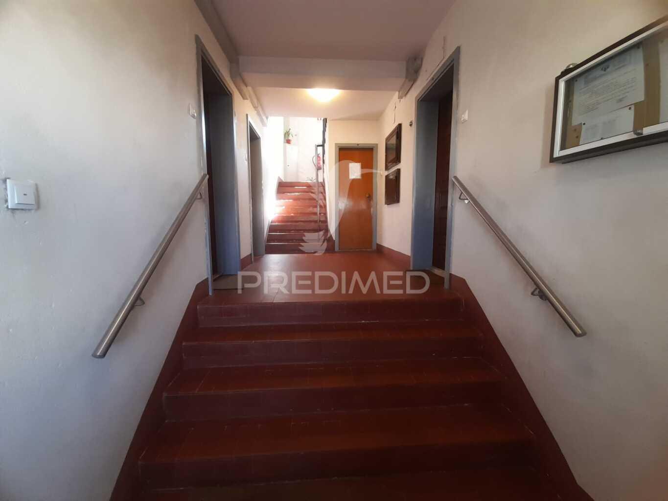 Apartamento t3 com arrecadação, monte abraão