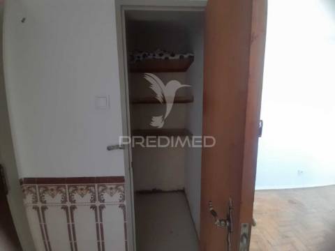 Apartamento t3 com arrecadação, monte abraão