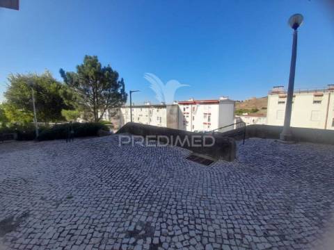 Apartamento t3 com arrecadação, monte abraão