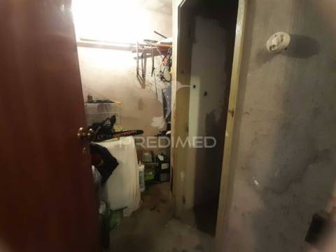 Apartamento t3 com arrecadação, monte abraão