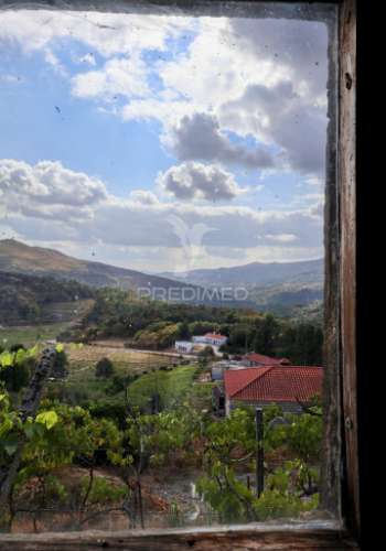 Moradia com terreno e vistas deslumbrantes – loivos do monte – baião