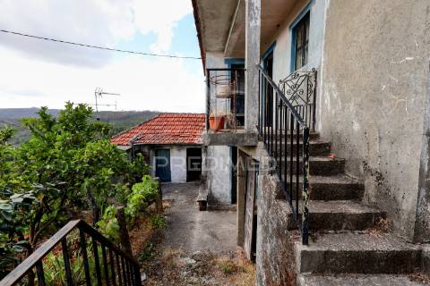 Moradia com terreno e vistas deslumbrantes – loivos do monte – baião