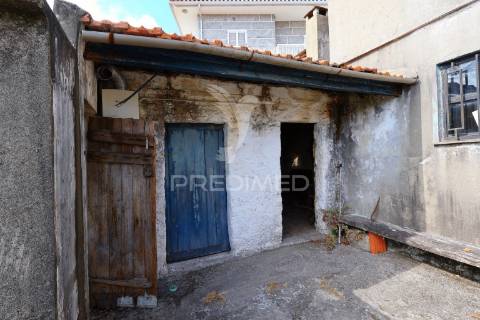 Moradia com terreno e vistas deslumbrantes – loivos do monte – baião