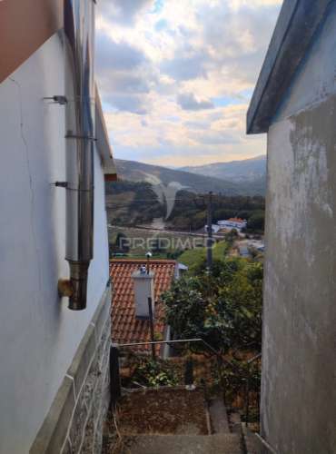 Moradia com terreno e vistas deslumbrantes – loivos do monte – baião
