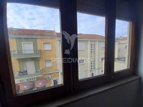 Apartamento t2 totalmente remodelado – projeto chave na mão no lavradio
