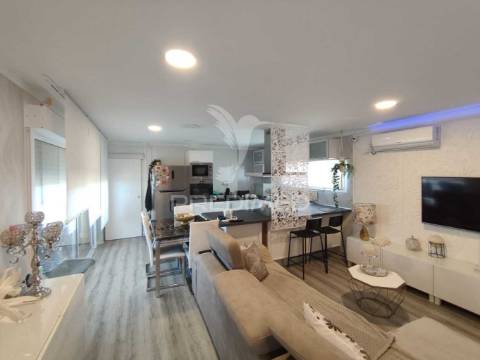 Casa modular com alpendre, penteado, moita.