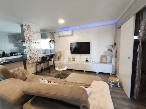 Casa modular com alpendre, penteado, moita.