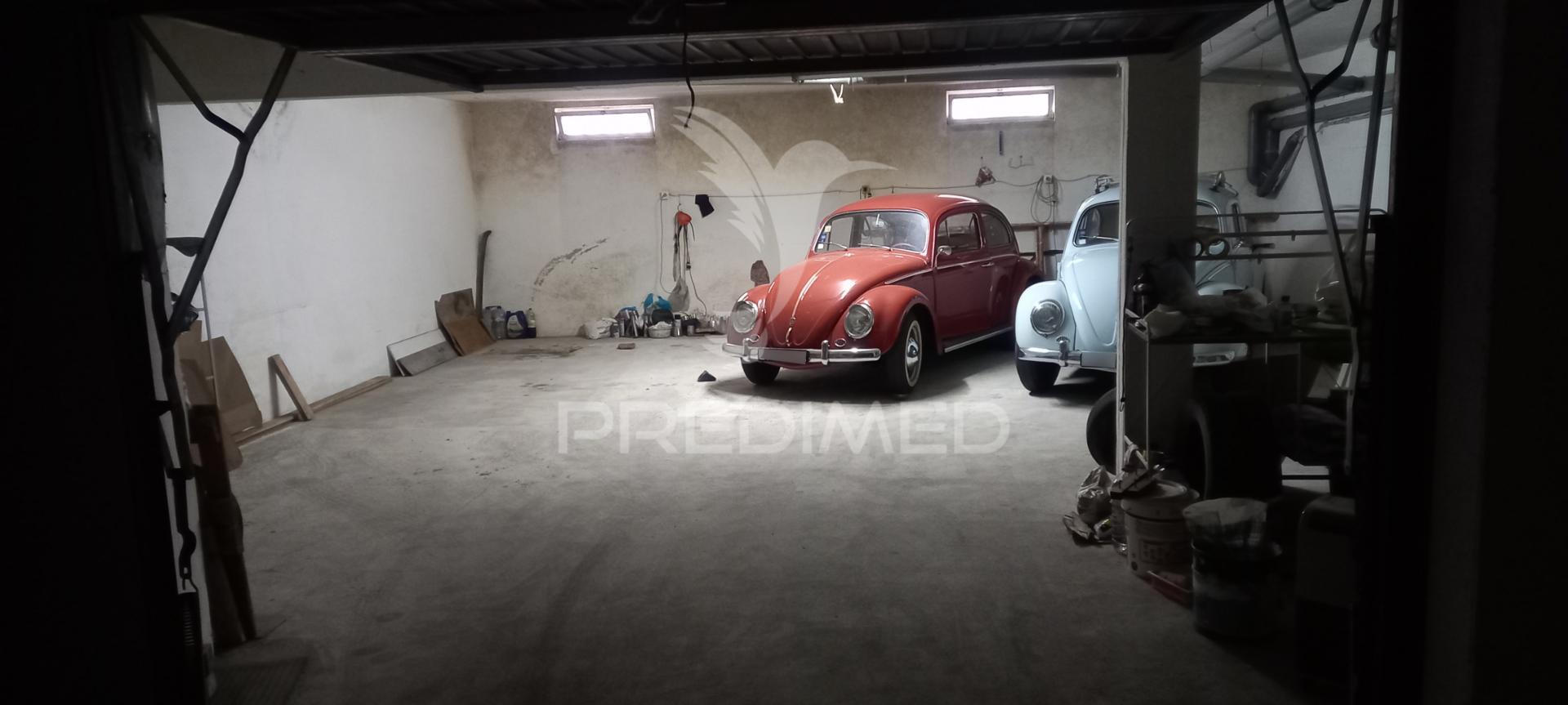 Garagem espaçosa no centro de beja – 80 m²
