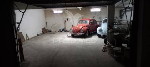 Garagem espaçosa no centro de beja – 80 m²