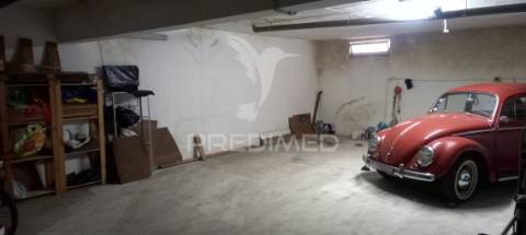Garagem espaçosa no centro de beja – 80 m²