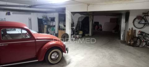 Garagem espaçosa no centro de beja – 80 m²