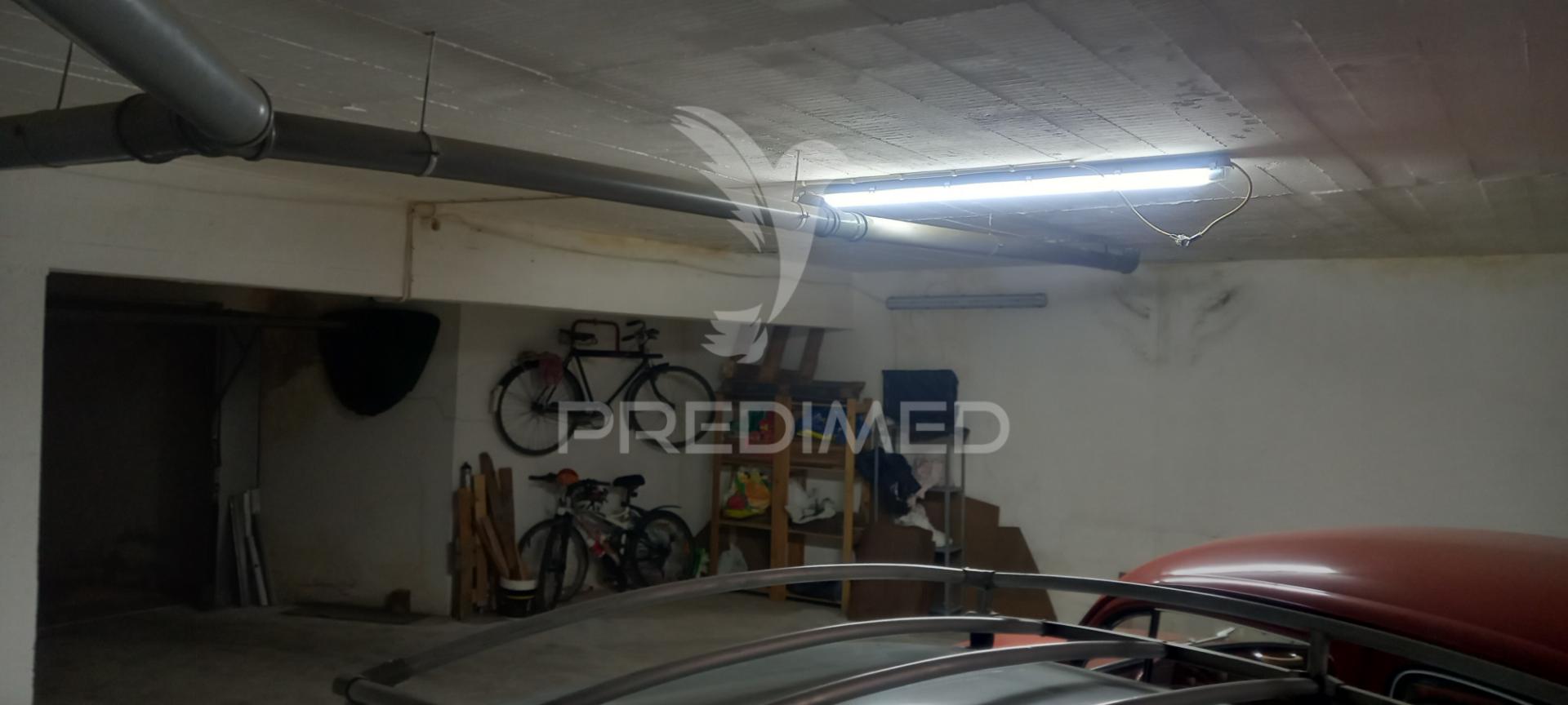 Garagem espaçosa no centro de beja – 80 m²