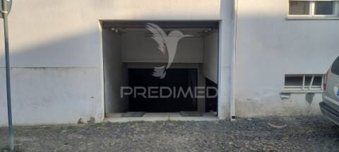 Garagem espaçosa no centro de beja – 80 m²