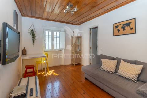 Oportunidade única em alfama: t1 remodelado e pronto a habitar