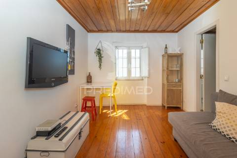Oportunidade única em alfama: t1 remodelado e pronto a habitar