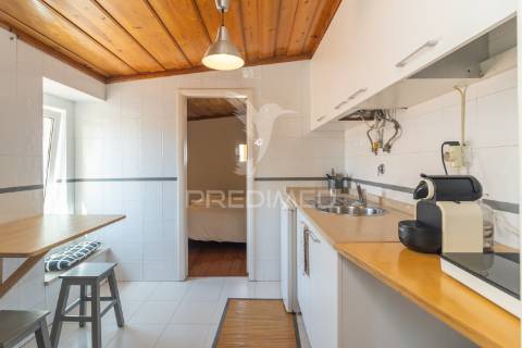 Oportunidade única em alfama: t1 remodelado e pronto a habitar