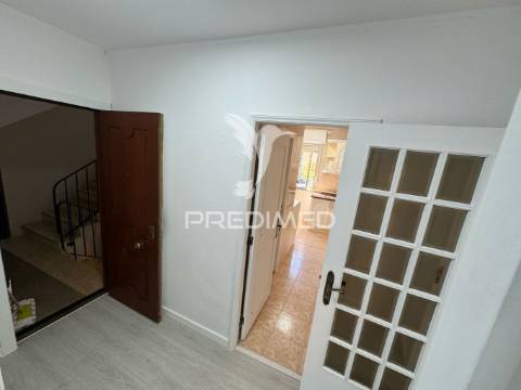 Apartamento t2 para arrendar em olivais