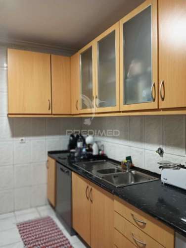 Apartamento t2 + 1 em susão com garagem e arrumos