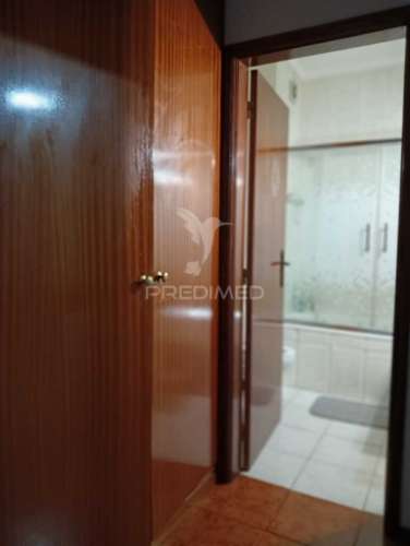 Apartamento t2 + 1 em susão com garagem e arrumos
