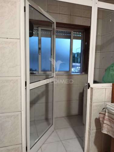 Apartamento t2 + 1 em susão com garagem e arrumos