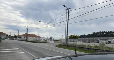Armazém com 5000m2 num terreno de 28 250 m2