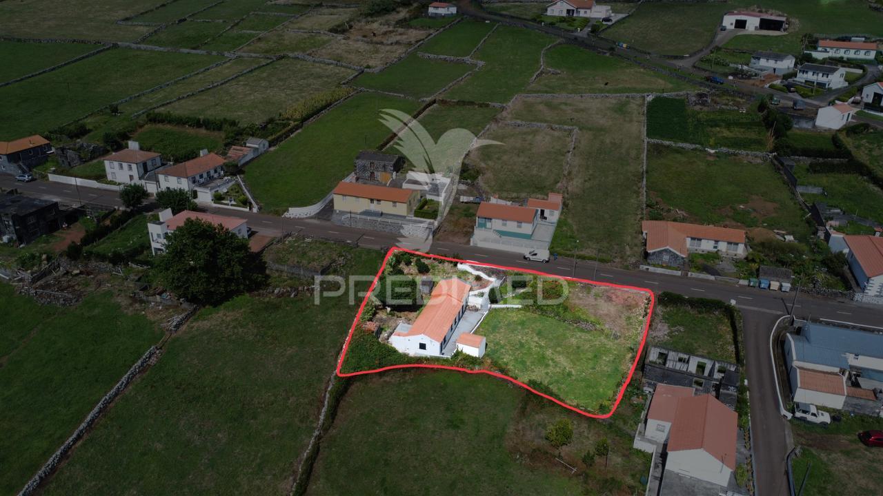 Moradia t2 com terreno – oportunidade única nos rosais, ilha de são jorge