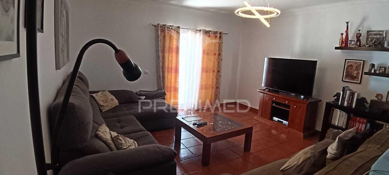 Moradia t3 em sarilhos pequenos, moita