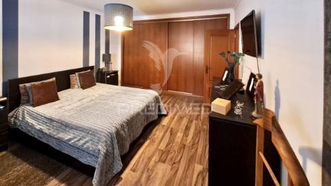 Moradia t3 em sarilhos pequenos, moita
