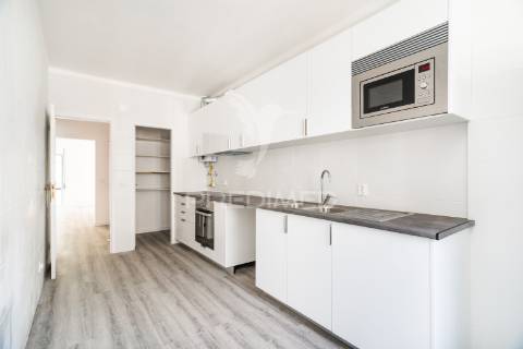 Apartamento t3 totalmente renovado – cruz d’aireia, leiria