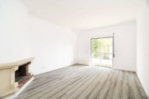 Apartamento t3 totalmente renovado – cruz d’aireia, leiria