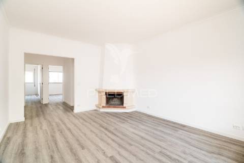 Apartamento t3 totalmente renovado – cruz d’aireia, leiria