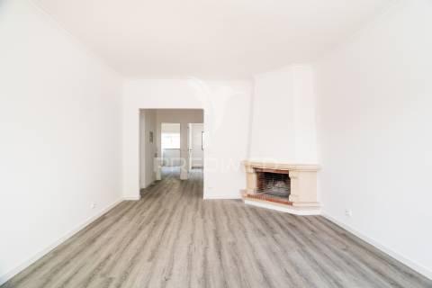 Apartamento t3 totalmente renovado – cruz d’aireia, leiria