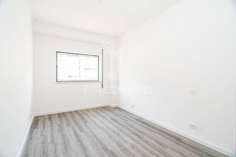 Apartamento t3 totalmente renovado – cruz d’aireia, leiria