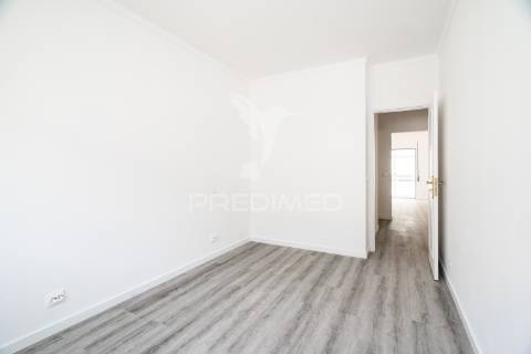 Apartamento t3 totalmente renovado – cruz d’aireia, leiria